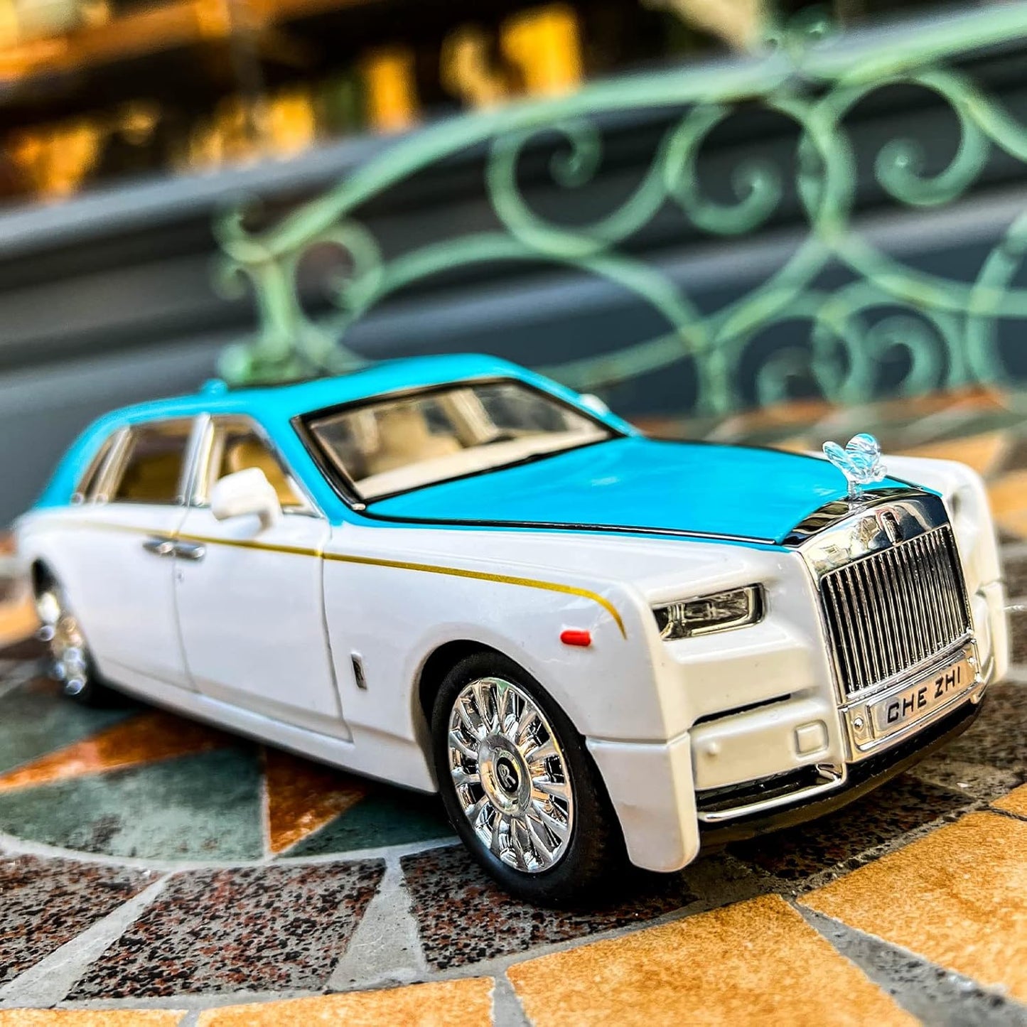 Rolls-Royce Phantom Model Car 1:24 scale